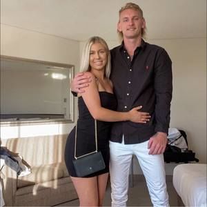 Meet your Posher, Chloe